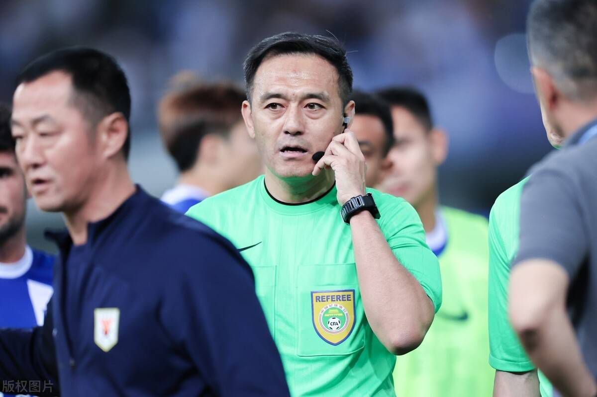 我目前挺支持一个青年导演阚家伟，他目前在筹备拍《大师兄》（也是甄子丹主演），也拍过《我的极品女神》、《黑白迷宫》，我觉得他是一个很好的年轻导演